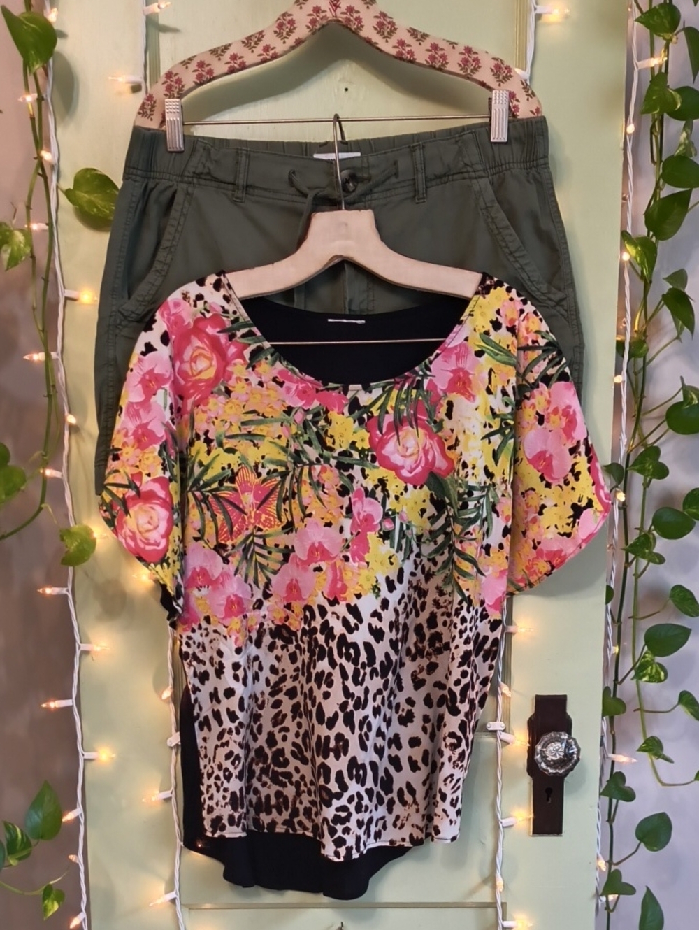Women's Flowy Lightweight Floral Cheetah Pink Black Animal Top M - Picture 10 of 11